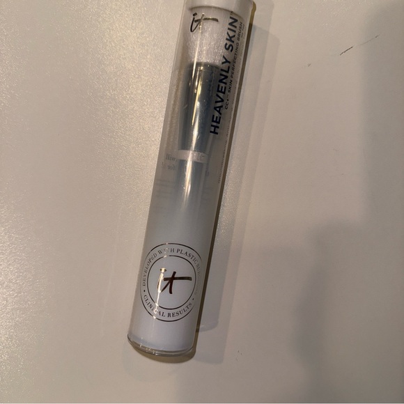 it cosmetics Other - IT Cosmetics Heavenly Skin CC+ Brush